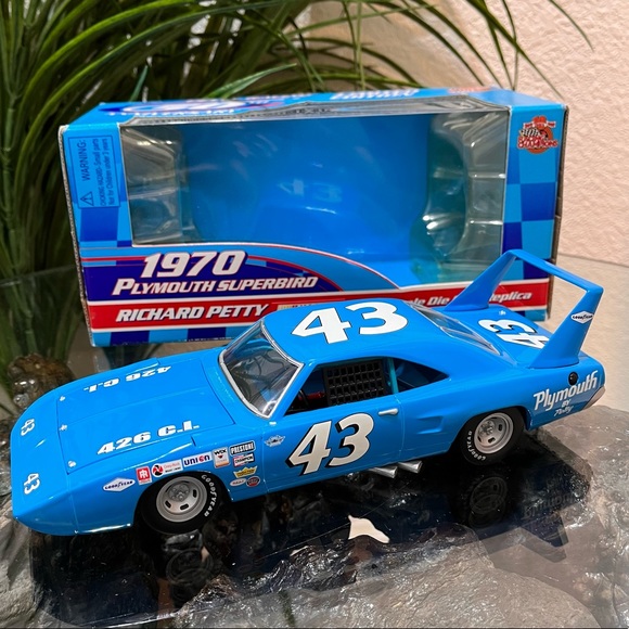 Other - Vintage Richard Petty 1970 Plymouth Superbird Die cast Replica
